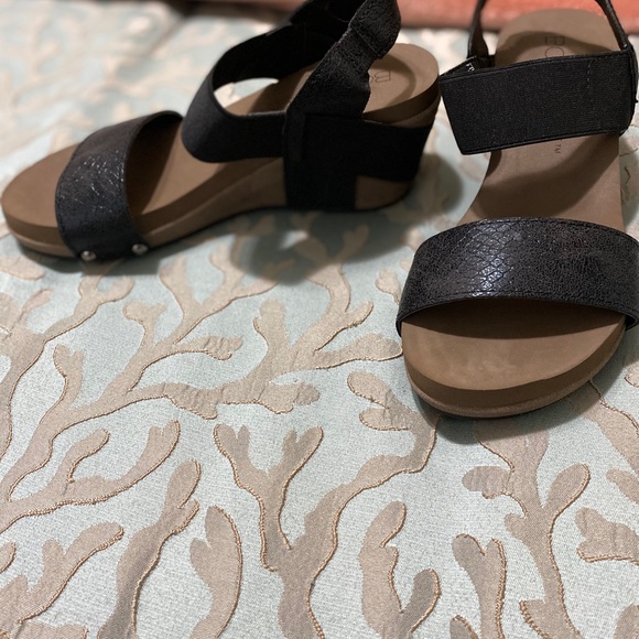 Corky’s Wedges - Picture 1 of 2